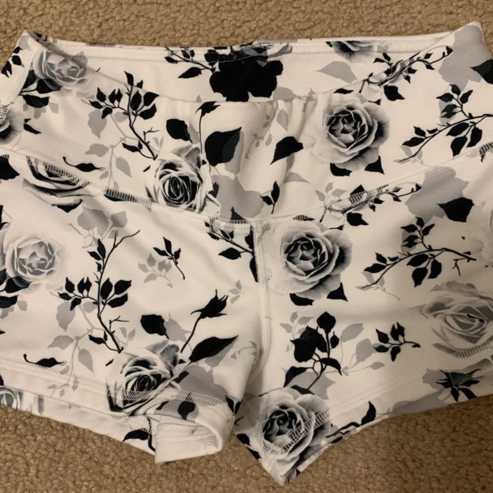 Fleo shorts size S
